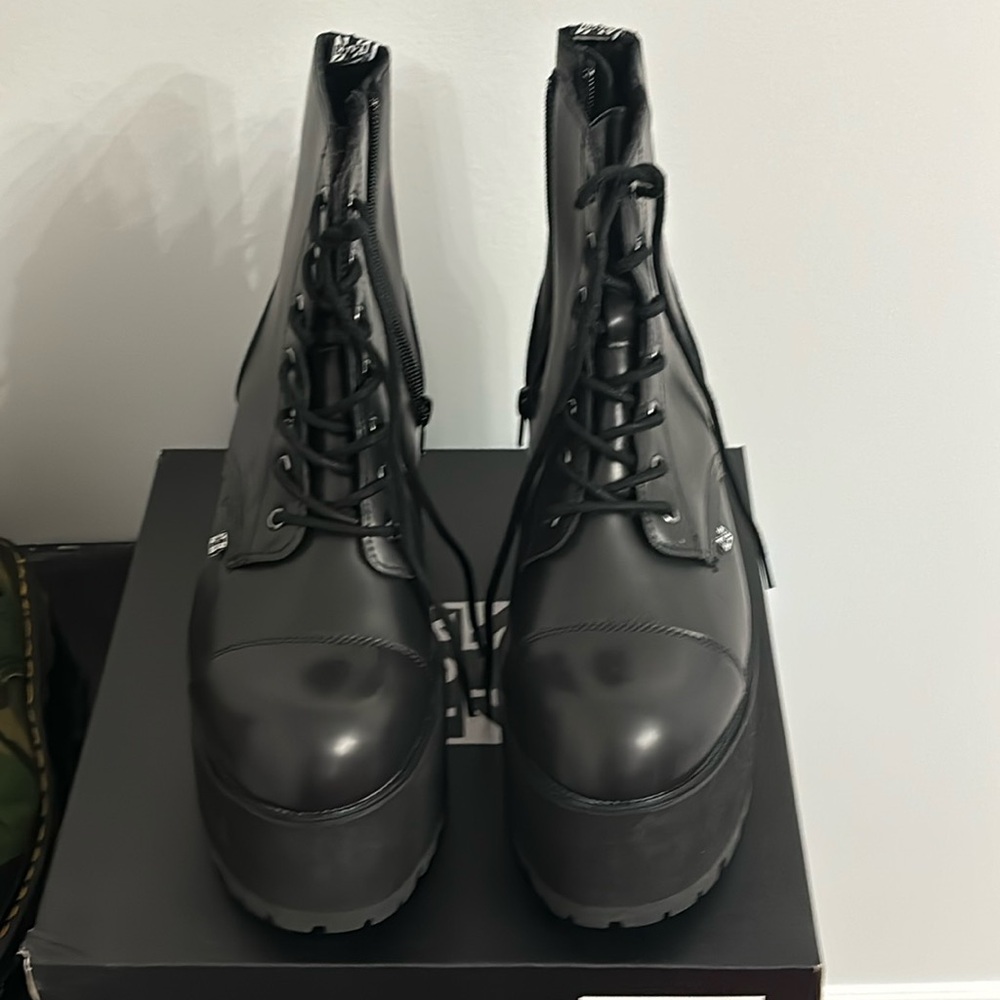 T.U.K Black Brush Off Nosebleed Platform Boots Size W11 NWOT